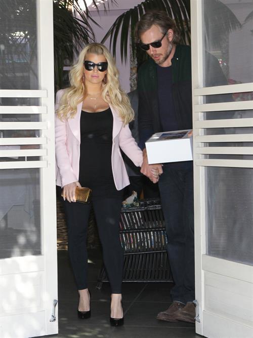 Jessica Simpson Pictures Jessica Simpson at The Ivy in Beverly Hills 2/14/13