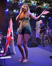 Joss Stone - LIVE - Under the Bridge - Chelsea, London - June 6, 2012