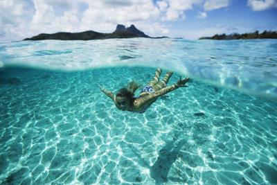 Elyse Knowles in a bikini