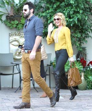 Katherine Heigl got lunch with her mom and Josh Kelly to celebrate her birthday, in Beverly Hills November 24, 2012 