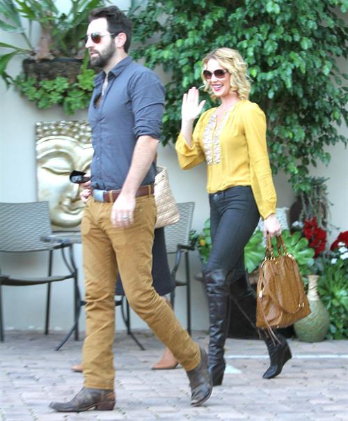 Katherine Heigl Pictures Katherine Heigl got lunch with her mom and Josh Kelly to celebrate her birthday, in Beverly Hills November 24, 2012