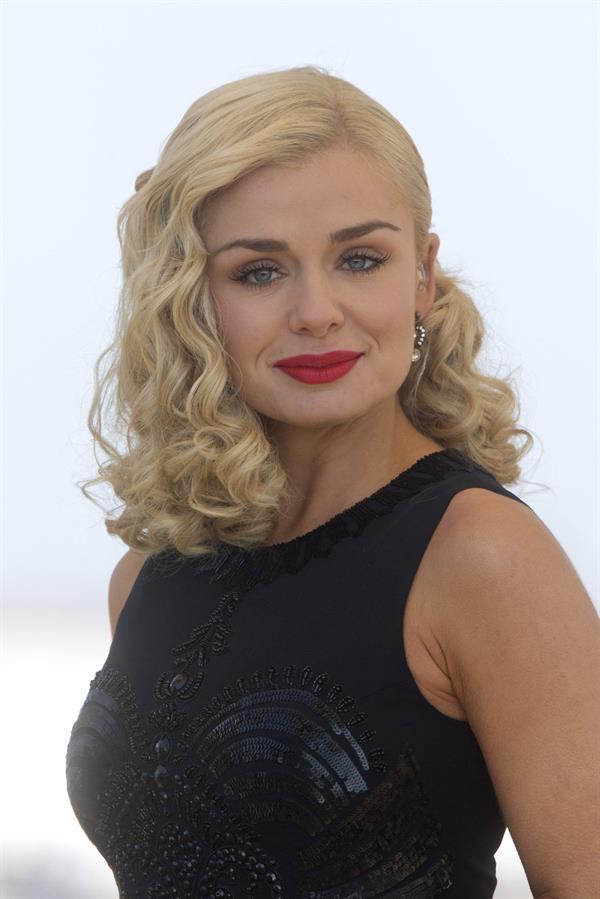 Katherine Jenkins Sings National Anthem during Grand National Day at Aintree Racecourse - Liverpool, Apr. 6, 2013 