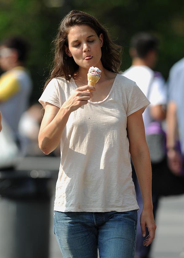 Katie Holmes Films  Mania Days  in Washington Square Park (May 21, 2013) 