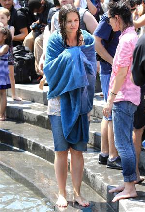 Katie Holmes Pictures Katie Holmes Films  Mania Days  in Washington Square Park (May 21, 2013)