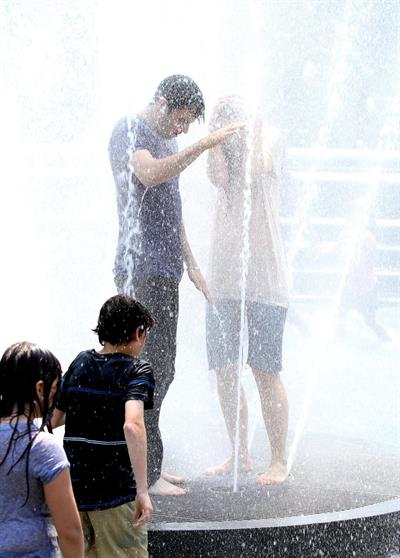 Katie Holmes Films  Mania Days  in Washington Square Park (May 21, 2013) 