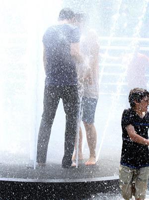 Katie Holmes Pictures Katie Holmes Films  Mania Days  in Washington Square Park (May 21, 2013)