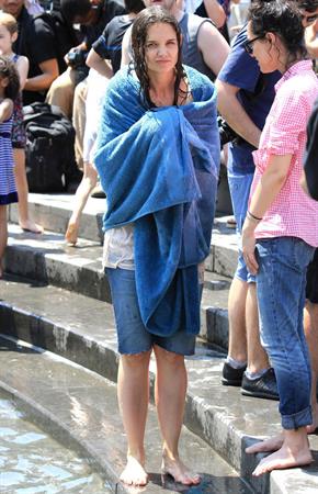 Katie Holmes Pictures Katie Holmes Films  Mania Days  in Washington Square Park (May 21, 2013)