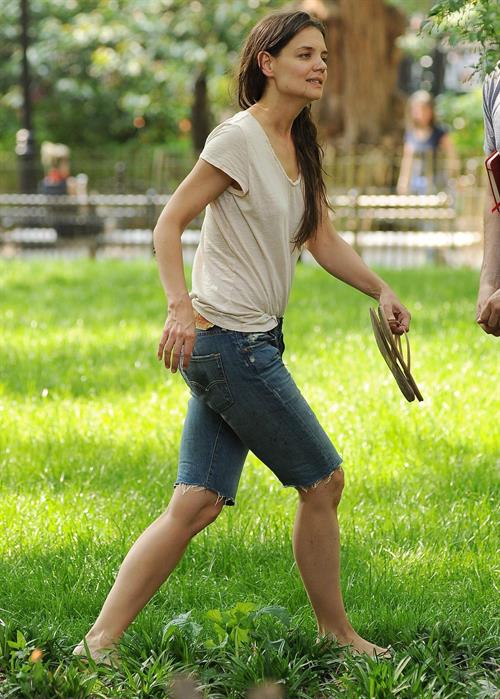 Katie Holmes Films  Mania Days  in Washington Square Park (May 21, 2013) 