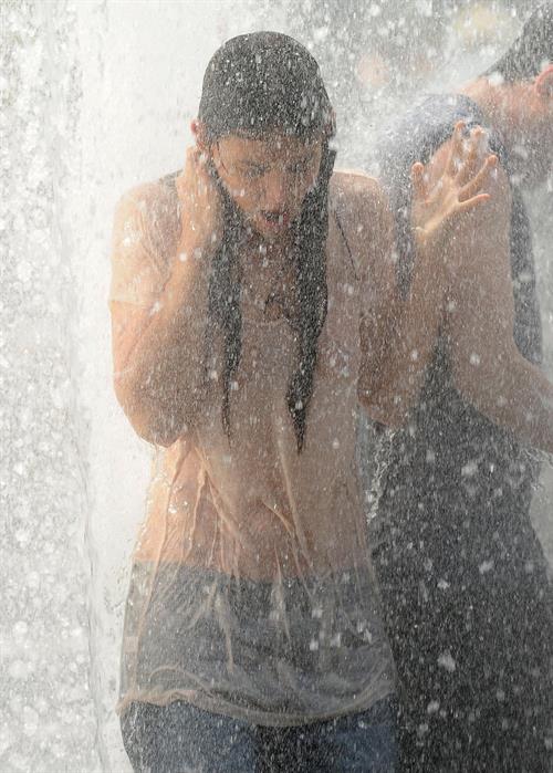 Katie Holmes Films  Mania Days  in Washington Square Park (May 21, 2013) 