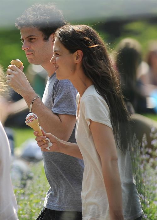 Katie Holmes Films  Mania Days  in Washington Square Park (May 21, 2013) 