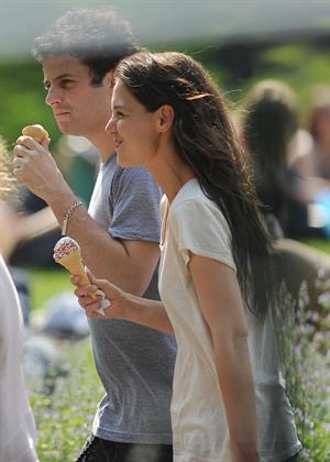 Katie Holmes Pictures Katie Holmes Films  Mania Days  in Washington Square Park (May 21, 2013)