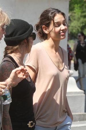 Katie Holmes Pictures Katie Holmes Films  Mania Days  in Washington Square Park (May 21, 2013)