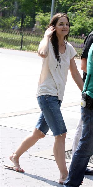 Katie Holmes Films  Mania Days  in Washington Square Park (May 21, 2013) 
