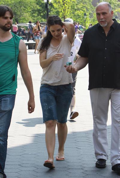 Katie Holmes Films  Mania Days  in Washington Square Park (May 21, 2013) 