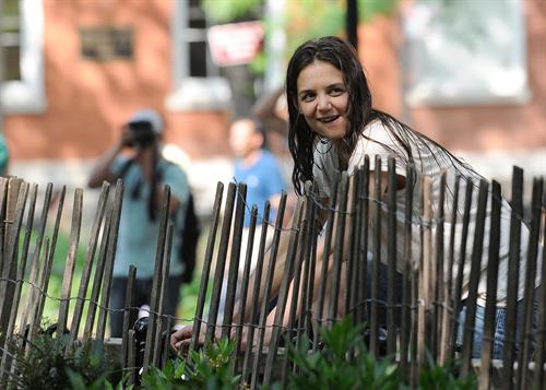 Katie Holmes Pictures Katie Holmes Films Mania Days in Washington Square Park (May 21, 2013)