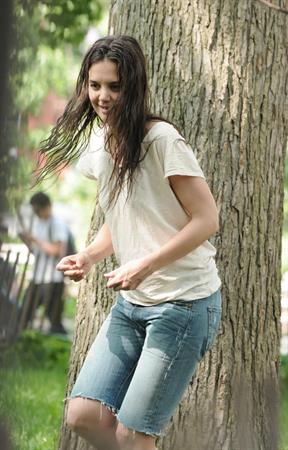Katie Holmes Pictures Katie Holmes Films  Mania Days  in Washington Square Park (May 21, 2013)
