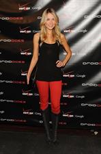 Katrina Bowden launch of Verizon's wireless Droid in New York