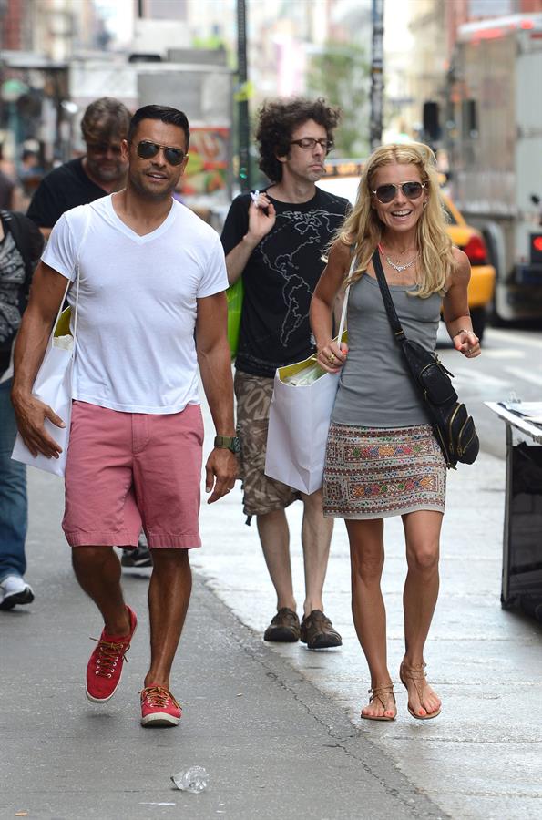 Kelly Ripa - Out in SoHo for some shopping - July 27, 2012