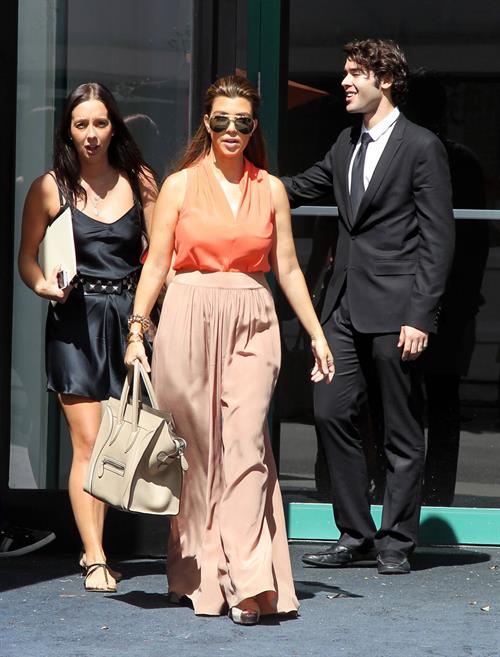 Kourtney Kardashian Pictures Kourtney Kardashian Leaving Sugarcane Restaurant with Scott Disick after lunch in Miami (October 22, 2012)