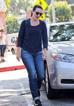 Kristen Davis at the Le Pain Quotidien restaurant in Brentwood - September 25, 2012 