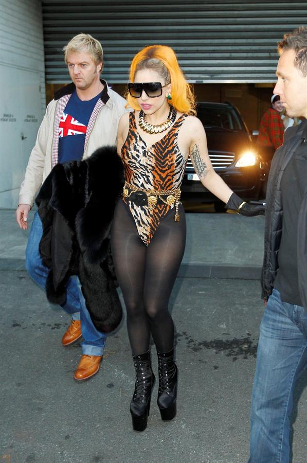 Lady Gaga - Signs autographs heading to 4th of July private party in Melbourne (July 4, 2012)