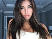 Madison Beer taking a selfie