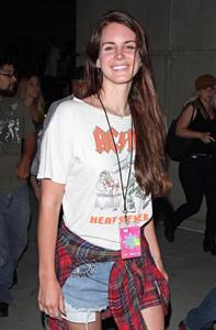 Lana Del Rey Goes to the Red Hot Chili Peppers Concert in LA (8-11-12)