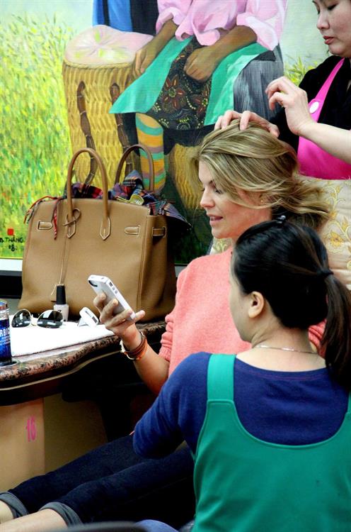 Lori Loughlin Pictures Lori Loughlin at a salon in Beverly Hills 1/28/13