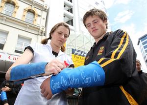 Lucy Lawless - in Wellington, New Zealand 10/15/09  