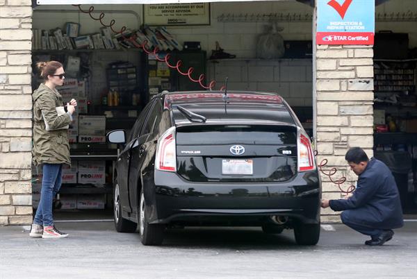 Mandy Moore - Stops at a star certified smog check station to pump up her tires in Los Feliz (02.02.2013) 