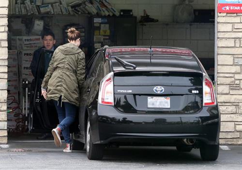 Mandy Moore - Stops at a star certified smog check station to pump up her tires in Los Feliz (02.02.2013) 