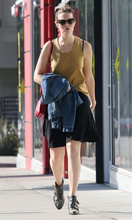 Mandy Moore outside the Coffee Commissary in West Hollywood October 3, 2012 