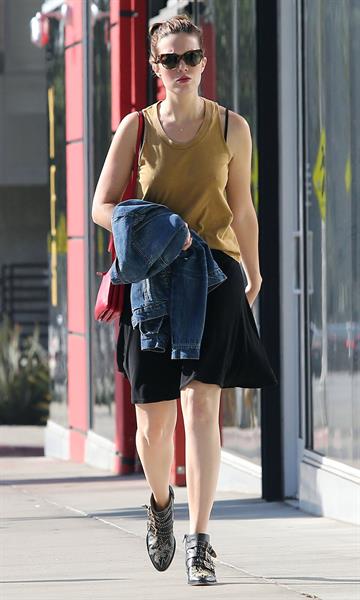 Mandy Moore outside the Coffee Commissary in West Hollywood October 3, 2012 