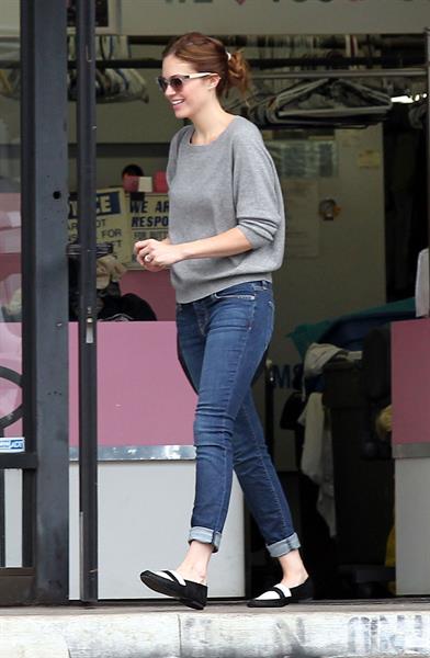 Mandy Moore - Stopping By A Dry Cleaners - August 25, 2012