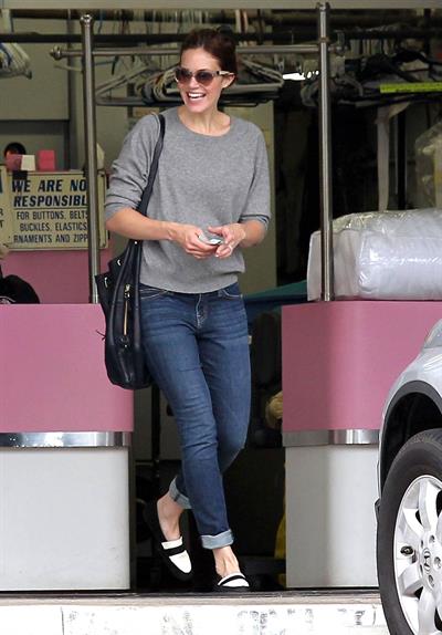 Mandy Moore - Stopping By A Dry Cleaners - August 25, 2012