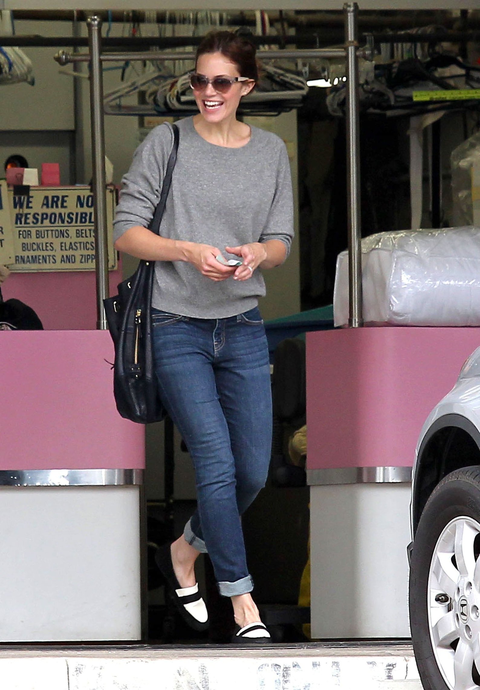 Mandy Moore - Stopping By A Dry Cleaners - August 25, 2012