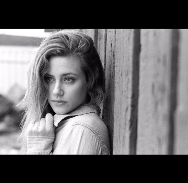 Lili Reinhart