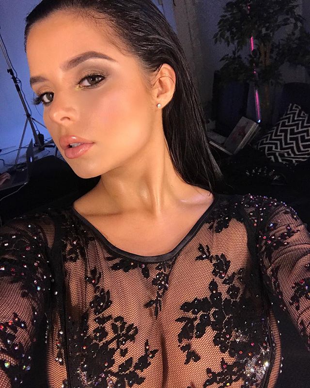 Demi Rose Mawby taking a selfie
