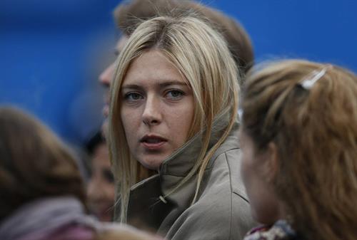Maria Sharapova Watches her boyfriend on day one of the AEGON Championships at Queens Club in London - June 10, 2013 
