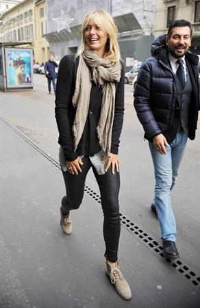 Maria Sharapova Giorgio and Roberta Armani meet tennis star Maria Sharapova at Armani's palace. November 30, 2012 