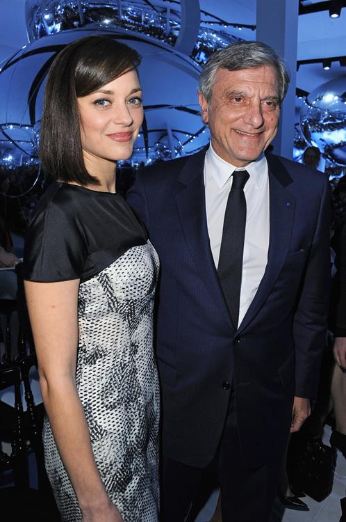 Marion Cotillard Pictures Marion Cotillard - Attends the Paris Fashion Week in Paris (01.03.2013)