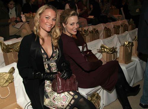 Melissa George 'Nicole Miller' Fashion Show - Mercedes Benz Fashion Week (February 2, 2007) 