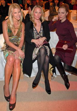 Melissa George 'Nicole Miller' Fashion Show - Mercedes Benz Fashion Week (February 2, 2007) 