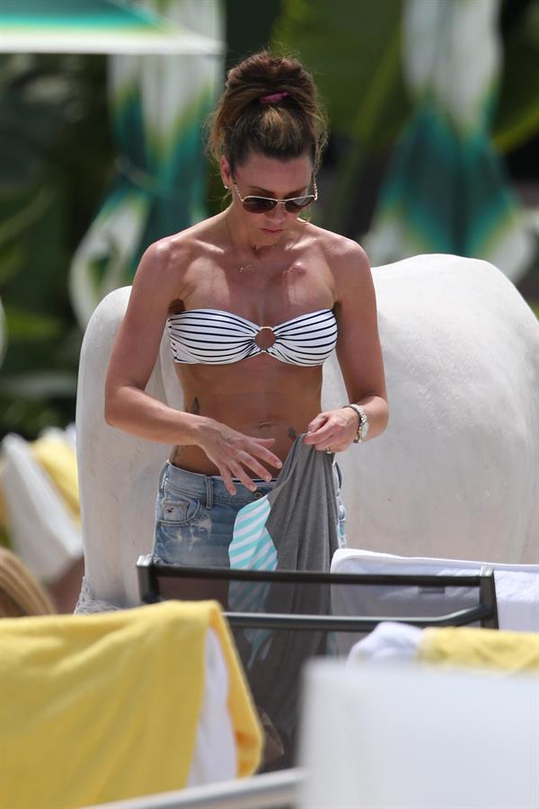 Michelle Heaton Filming a fitness show on Miami Beach, Florida (May 21, 2013) 