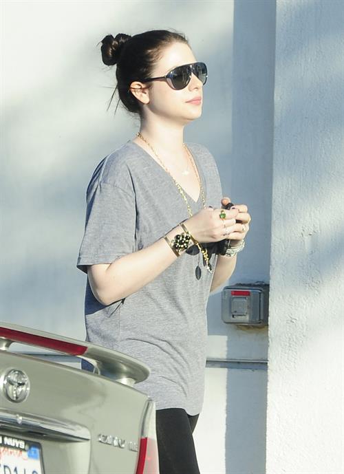 Michelle Trachtenberg shopping in Beverly Hills 9/12/13