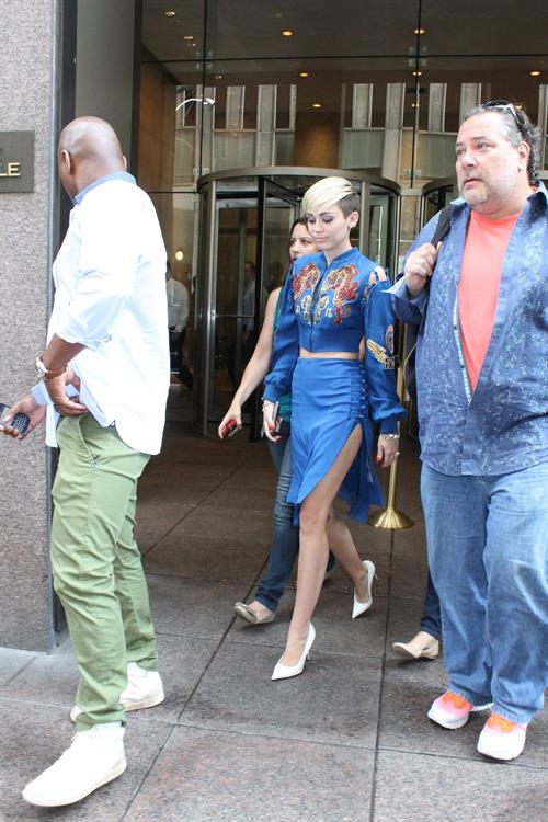 Miley Cyrus Pictures Miley Cyrus Leaves the Sony Studios in New York City (27.06.2013)