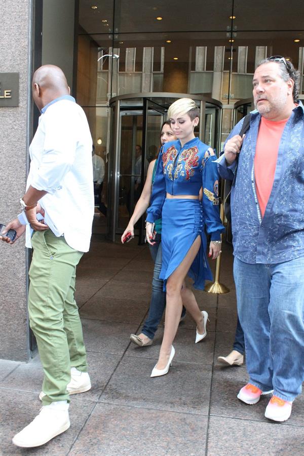 Miley Cyrus Leaves the Sony Studios in New York City (27.06.2013) 