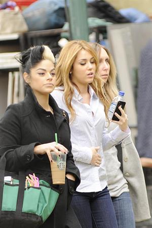 Miley Cyrus set of So Undercover in New Orleans 12/15/10 Gal Number : 2012110918280513c8-14