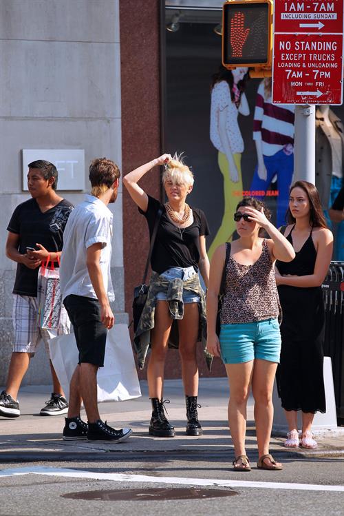 Miley Cyrus Pictures Miley Cyrus - Out shopping in New York City August 23, 2012