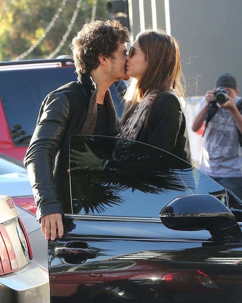 Miranda kerr outside a spa in LA on January 4th 2013  